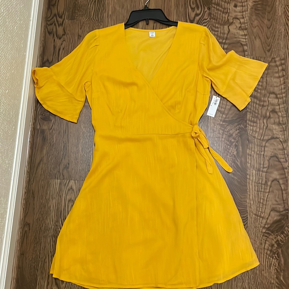 Old Navy Gold Wrap Front Dress size Medium